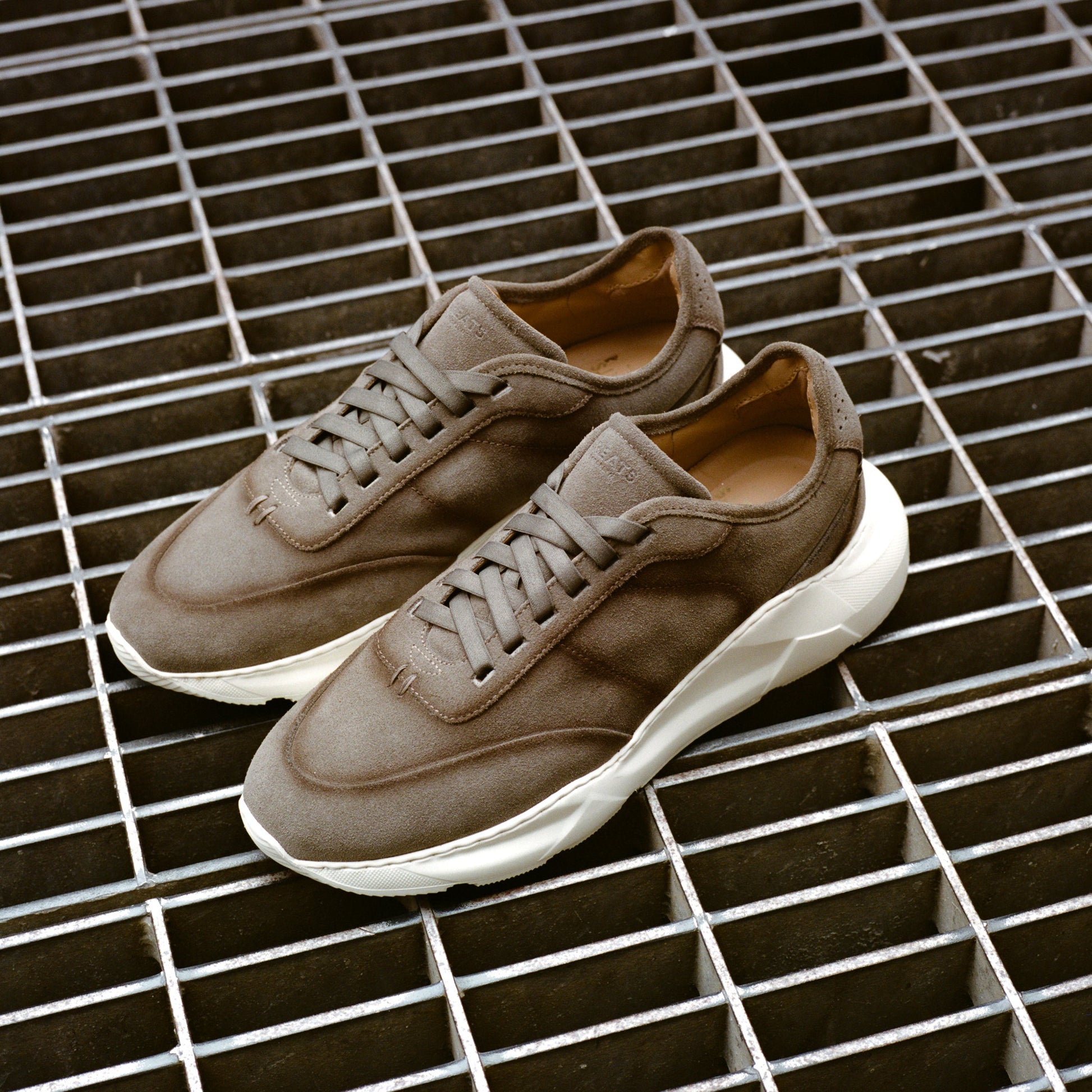 The Manhattan City Runner - Mineral Taupe